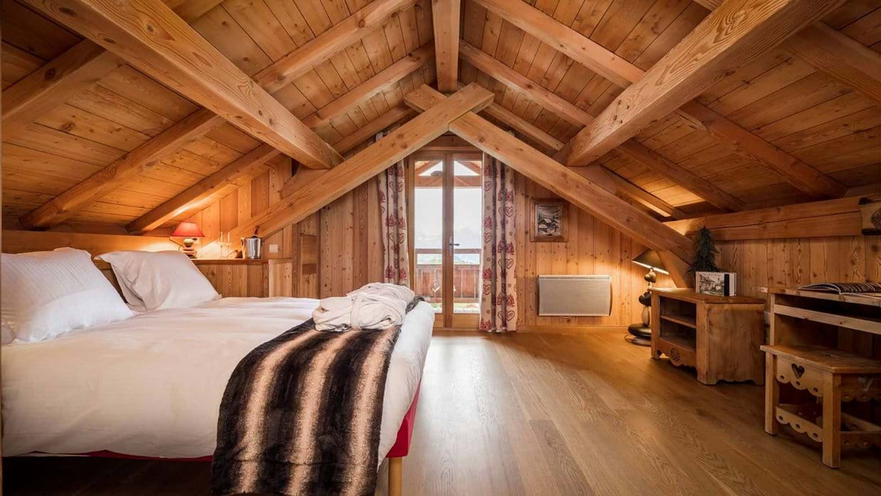 luxury-ski-chalet-chapelle- bed4.jpg