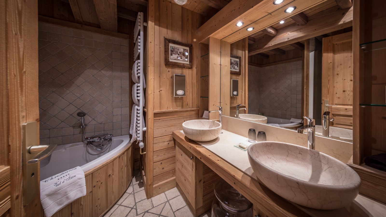 B SUPERIOR ROOM - BATHROOM-2 - 504.jpg