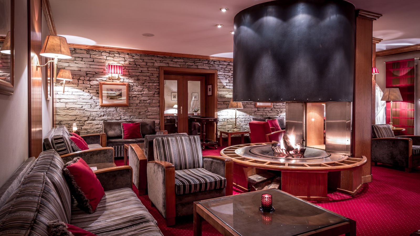 Hôtel Christiania - Lounge - fireplace 11.jpg