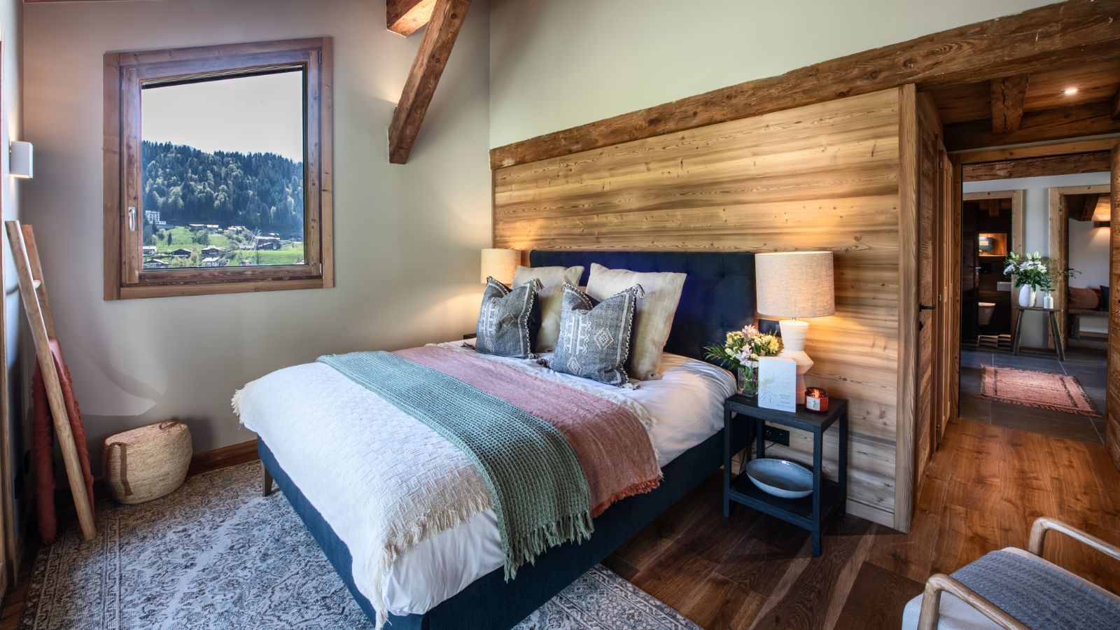Luxury-ski-chalet-morzine-osc-xanadu-bed1.jpg