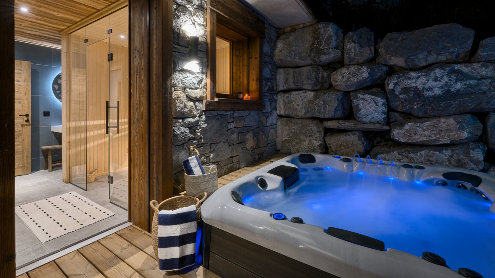 Luxury-ski-chalet-morzine-osc-xanadu-hot-tub.jpg