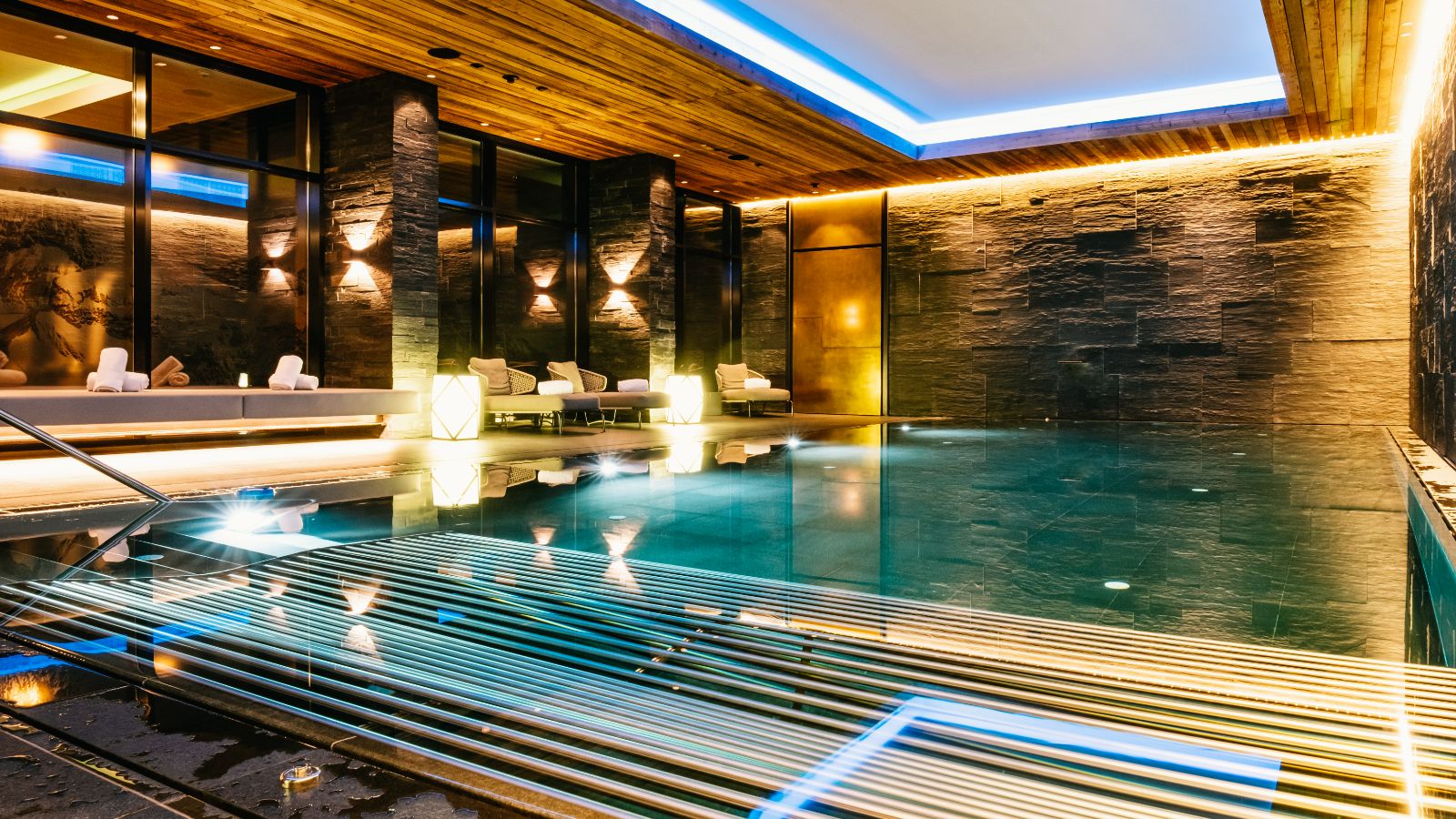 Luxury-ski-hotel-Lech-Severins Alpine Retreat-Oxford-Ski-Pool(2).jpg