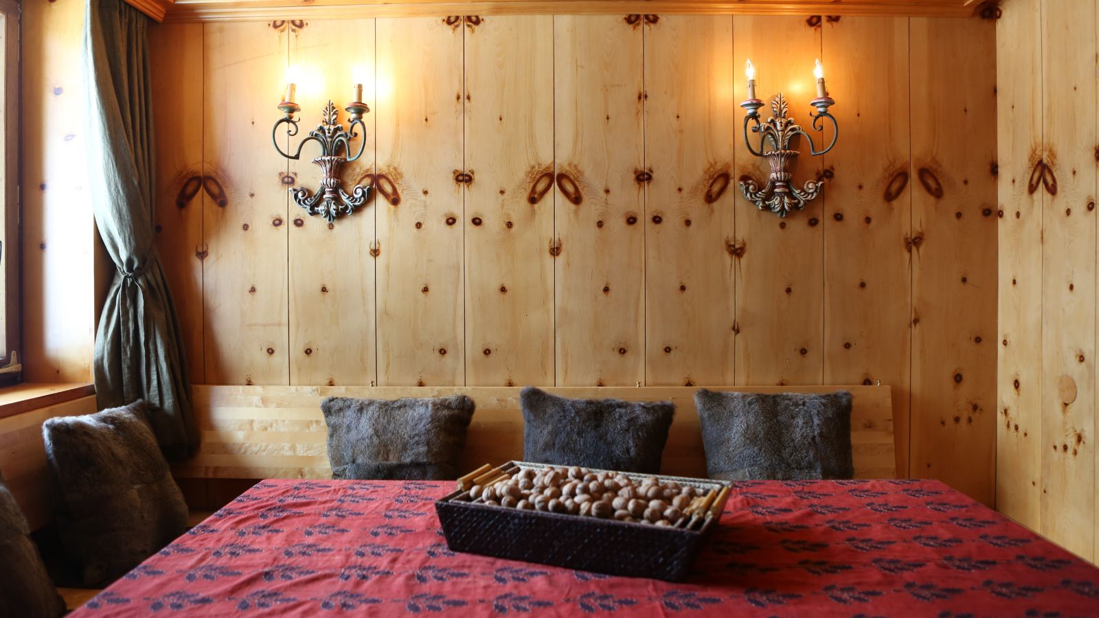 Luxury-ski-hotel-Lech-Hotel Kristiania-Oxford-Ski-Lounge(2).jpg