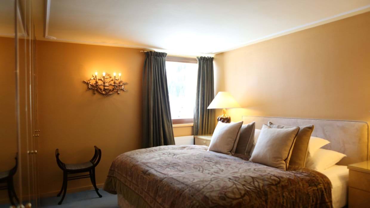 Luxury-ski-hotel-Lech-Hotel Kristiania-Oxford-Ski-Bedroom(2).jpg