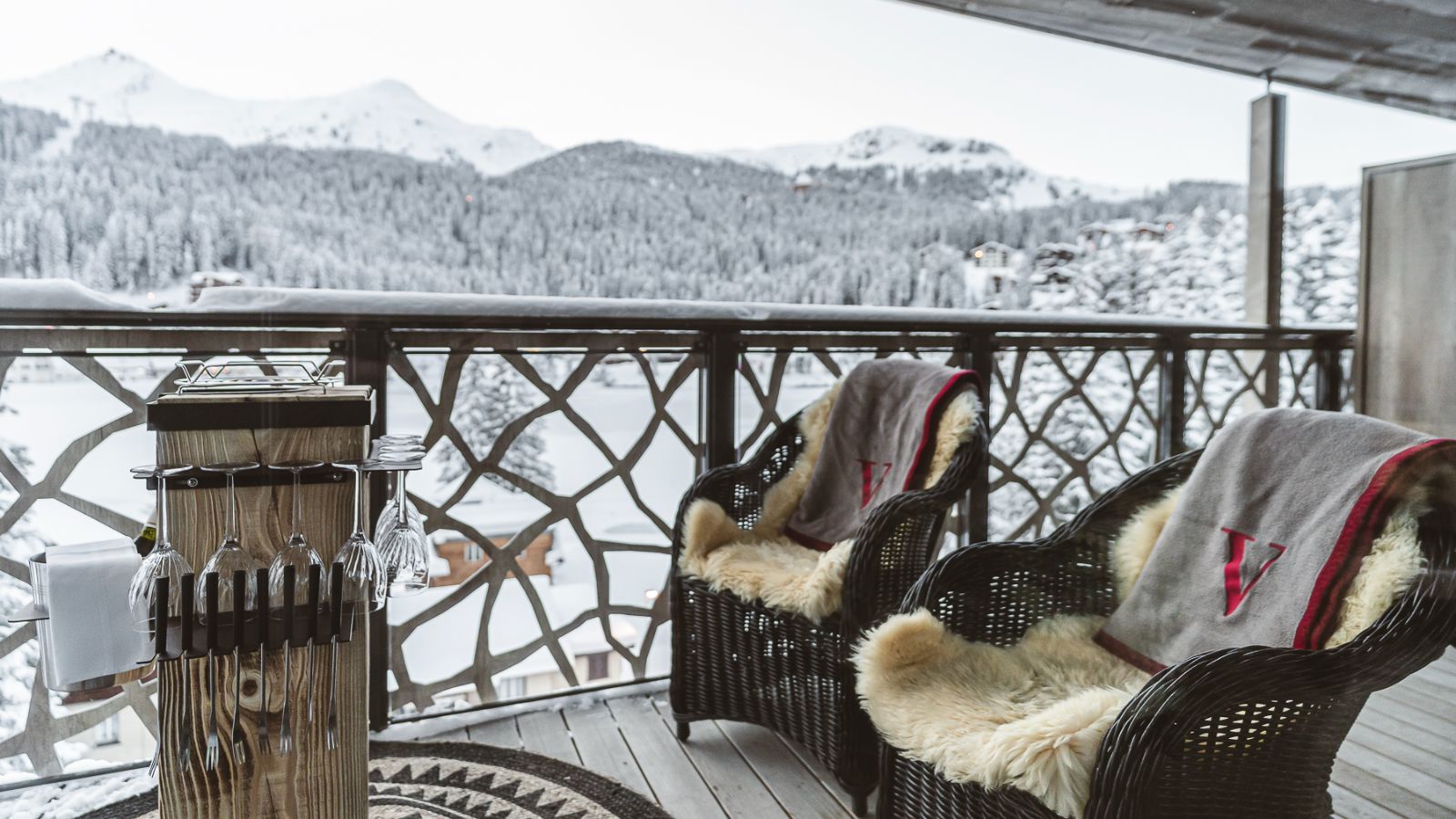 Luxury-ski-hotel-Arosa-Hotel Valsana-Oxford-Ski-Balcony .jpg