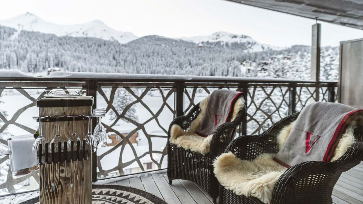 Luxury-ski-hotel-Arosa-Hotel Valsana-Oxford-Ski-Balcony .jpg