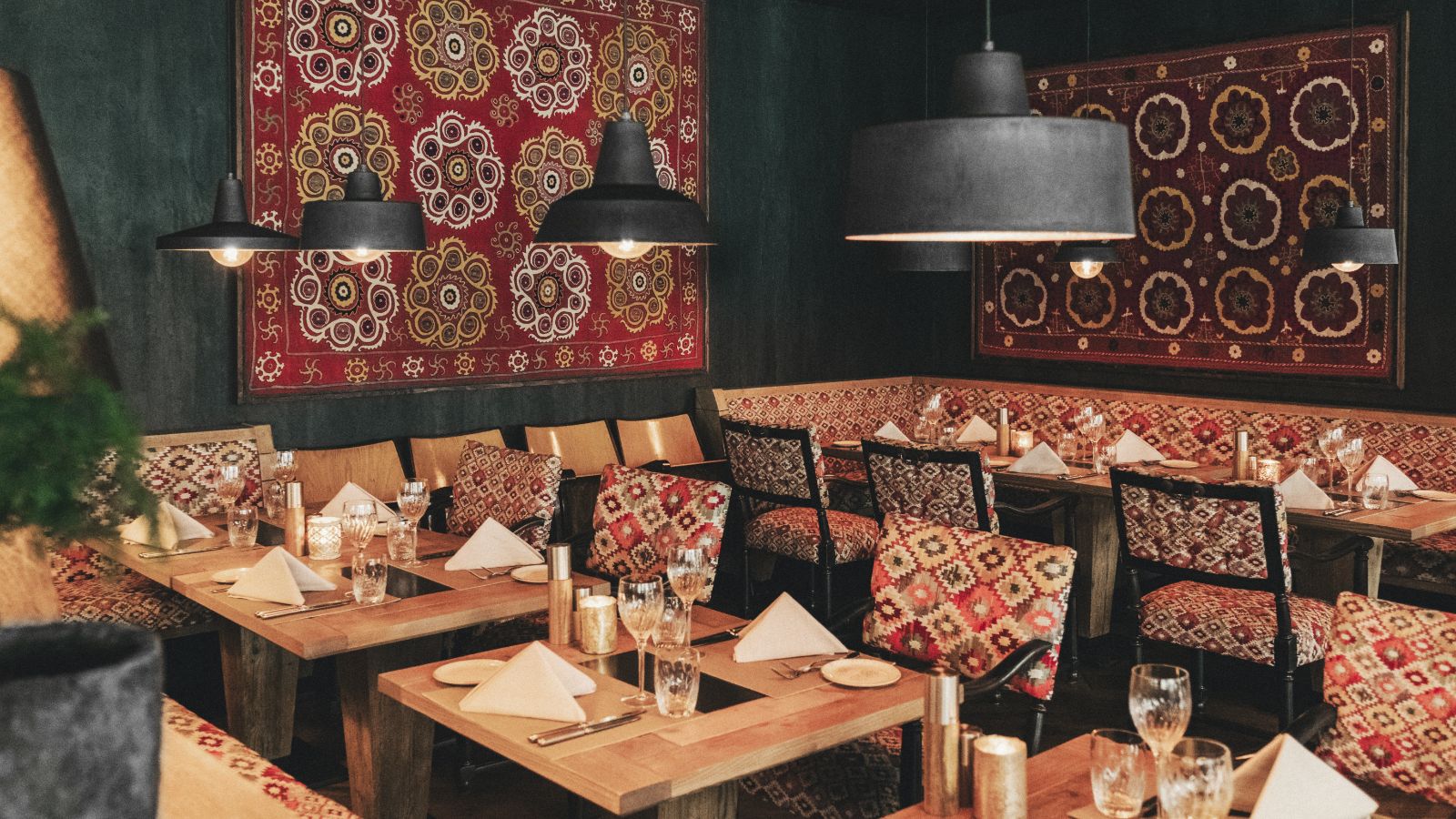 Luxury-ski-hotel-Arosa-Hotel Valsana-Oxford-Ski-Dinning room.jpg