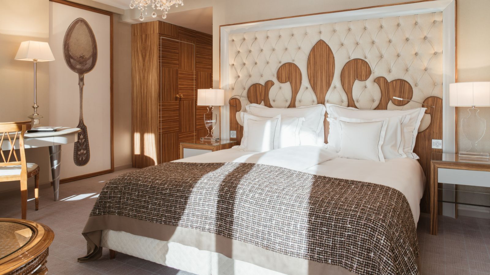 Luxury-ski-hotel-St. Moritz-Carlton Hotel-Oxford-Ski-Bedroom(4).jpg