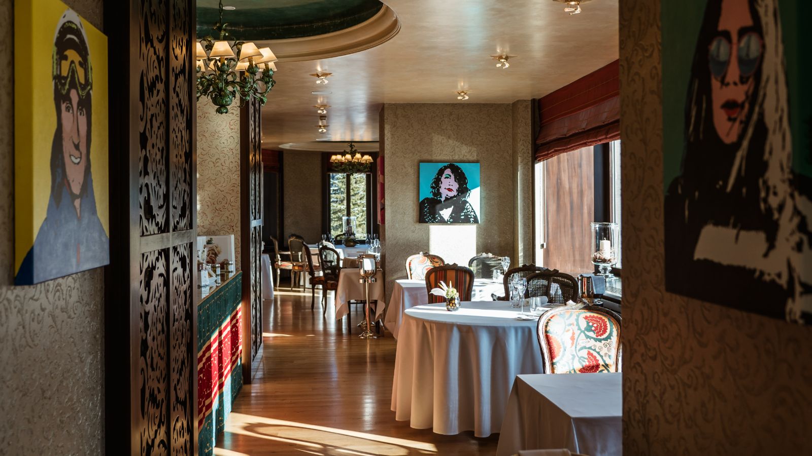 Luxury-ski-hotel-St. Moritz-Carlton Hotel-Oxford-Ski-Eating area(1).jpg