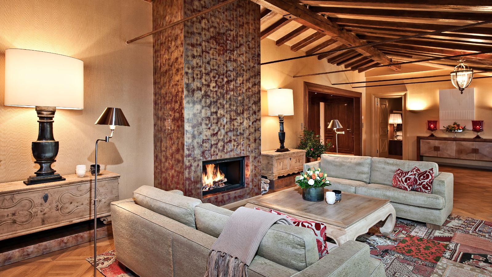 Luxury-ski-hotel-St. Moritz-Carlton Hotel-Oxford-Ski-Lounge .jpg