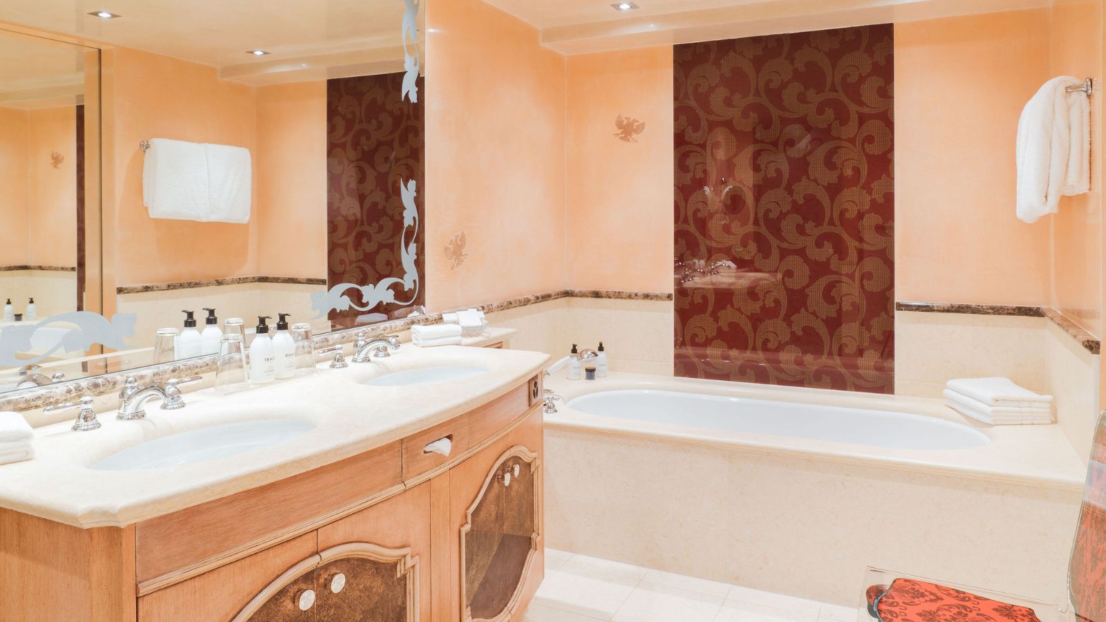 Luxury-ski-hotel-St. Moritz-Carlton Hotel-Oxford-Ski-Bathroom(1).jpg