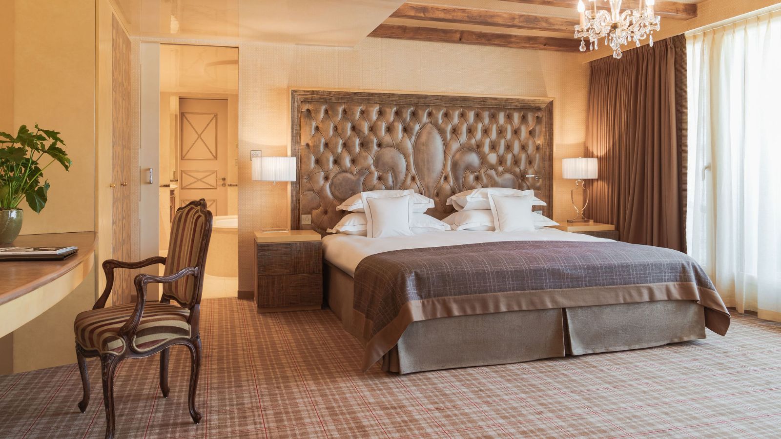 Luxury-ski-hotel-St. Moritz-Carlton Hotel-Oxford-Ski-Bedroom(1).jpg