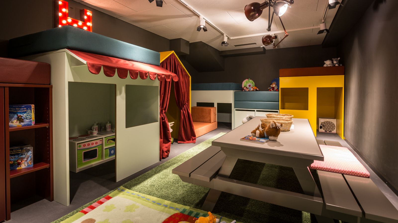 Luxury-ski-hotel-Gstaad-Hotel HUUS-Oxford-Ski-Children play room.jpg