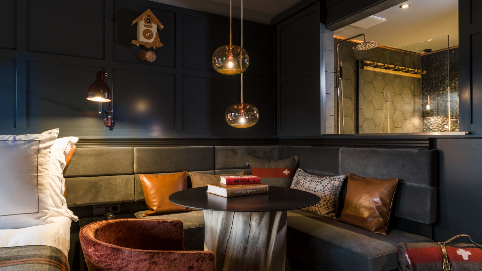 Luxury-ski-hotel-Gstaad-Hotel HUUS-Oxford-Ski-Lounge(1).jpg