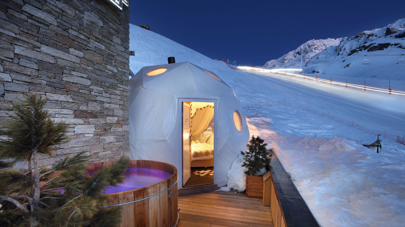 Luxury-Ski-Hotel-ValThorens-HotelPashmina-OxfordSki- Igloo Scott.jpg