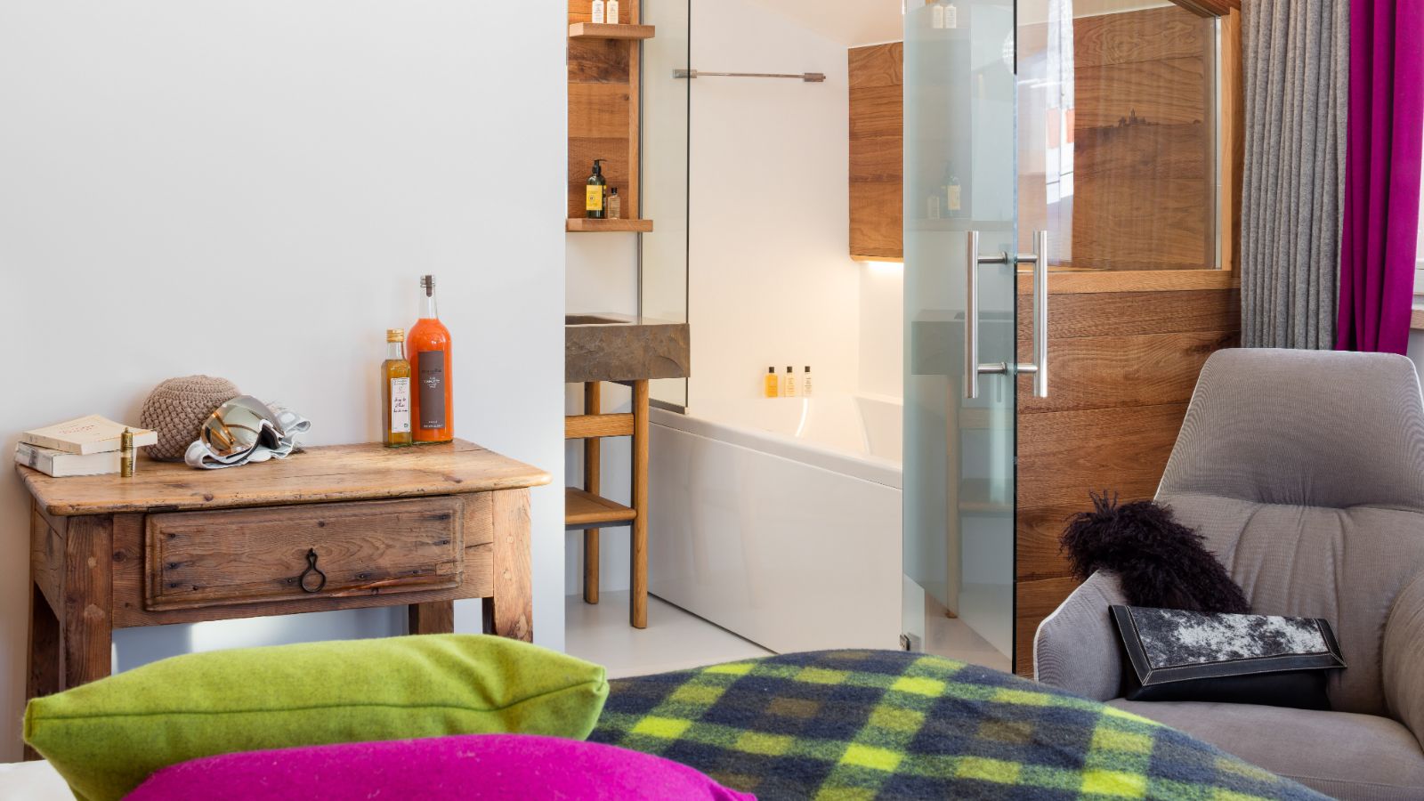 Luxury-Ski-Hotel-ValThorens-HotelPashmina-OxfordSki- Junior Suite XL.jpg