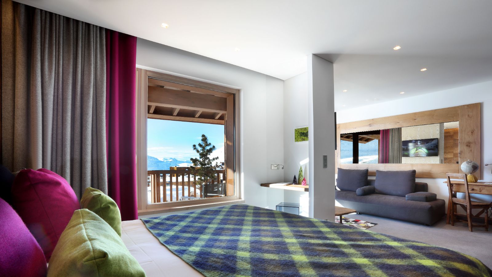 Luxury-Ski-Hotel-ValThorens-HotelPashmina-OxfordSki-Junior Suite.jpg