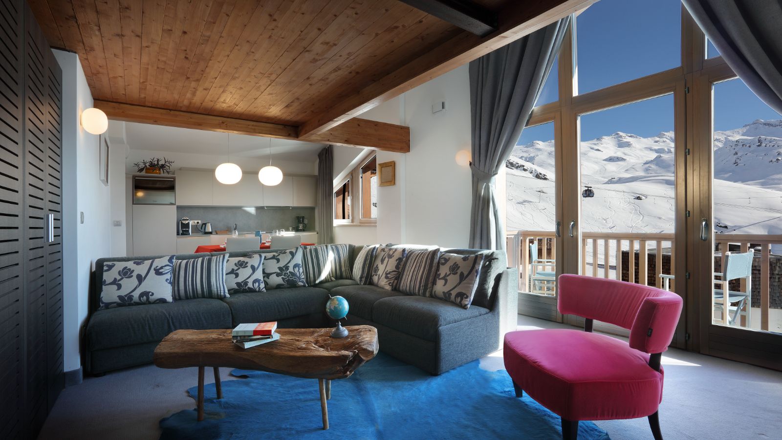 Luxury-Ski-Hotel-ValThorens-HotelPashmina-OxfordSki-Suite Prestigue.jpg