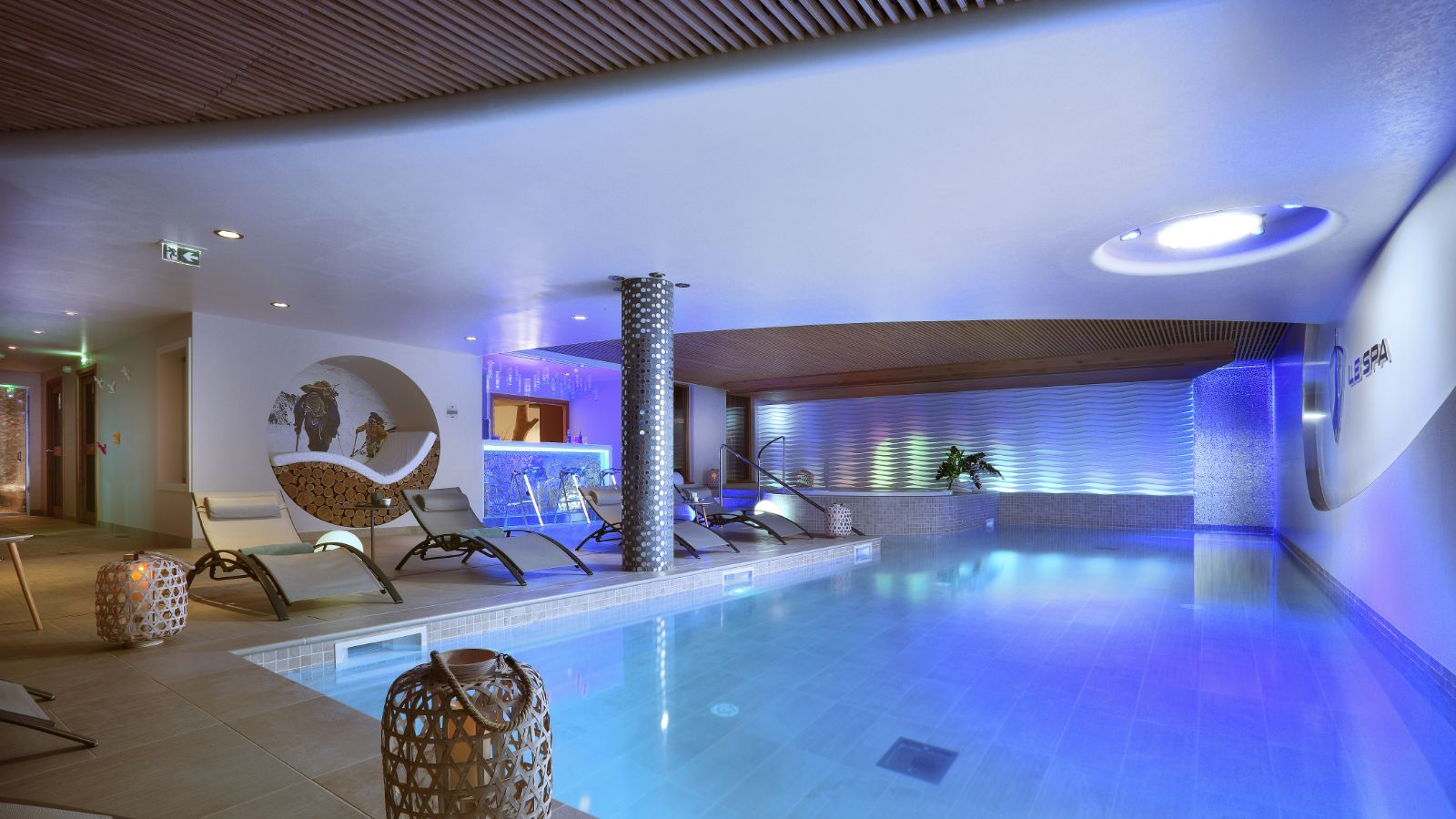 Luxury-Ski-Hotel-ValThorens-HotelPashmina-OxfordSki-Aqua Pashmina.jpg