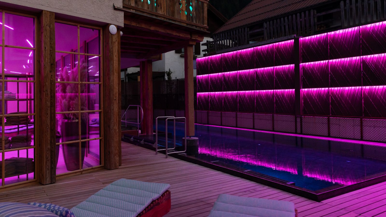 Luxury-ski-hotel-St. Anton-Raffls Tyrol-Swimming Pool 2.jpg