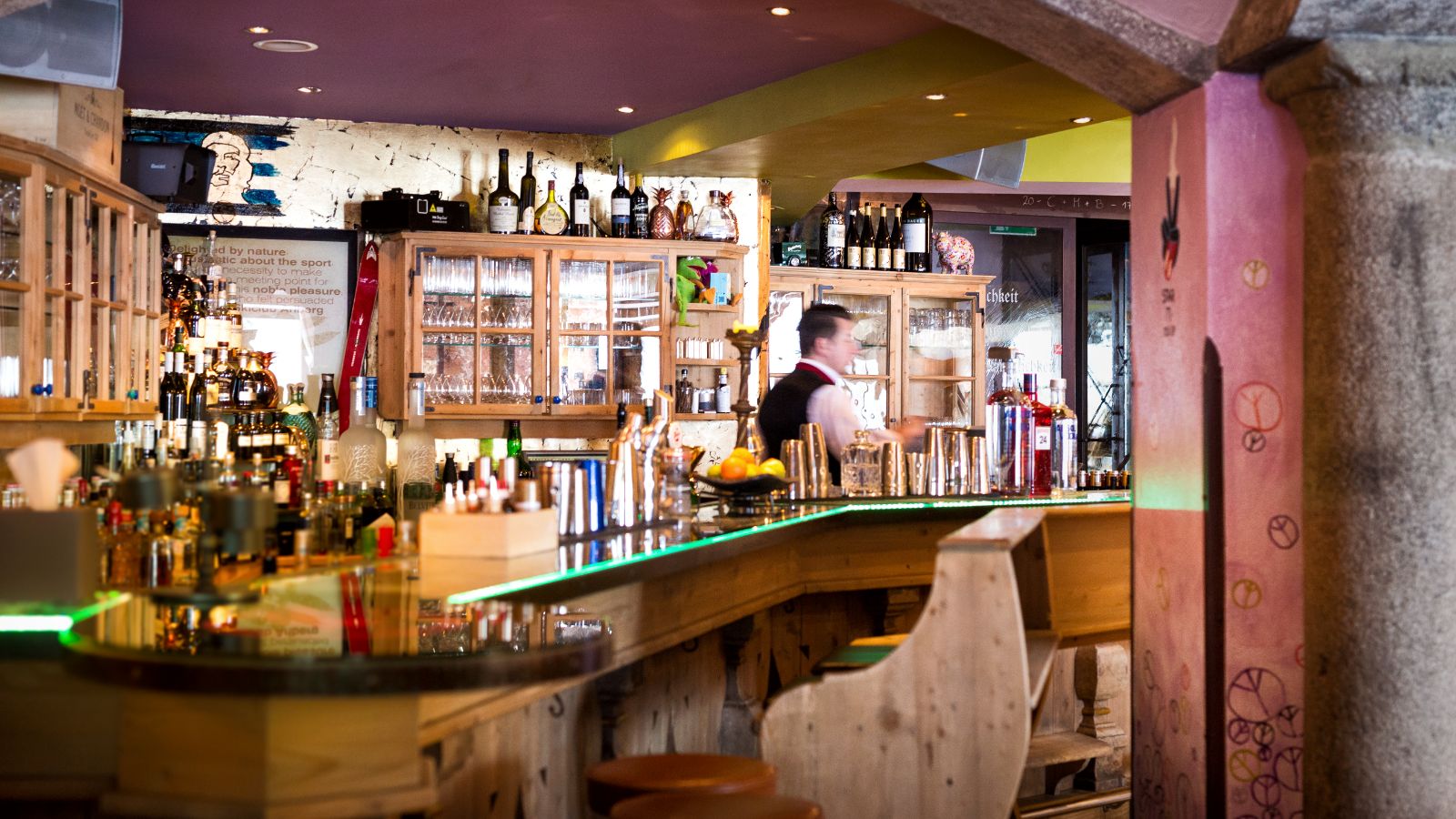 Luxury-ski-hotel-St. Anton-Antoner Hof-Bar.jpg