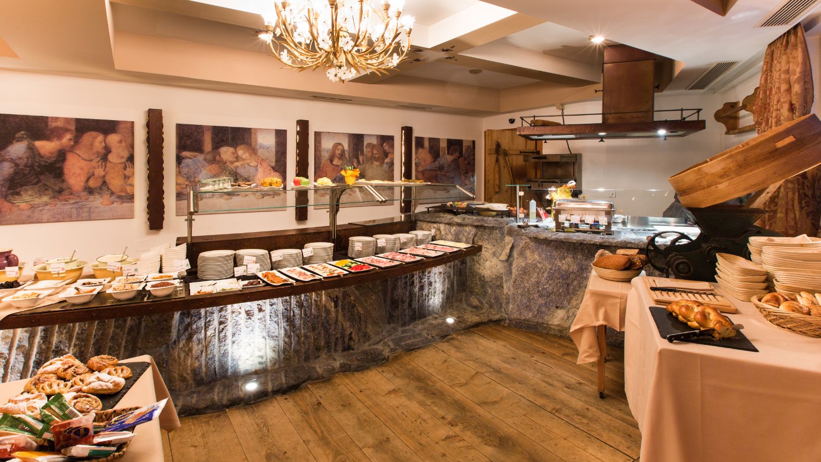 Luxury-ski-hotel-St. Anton-Antoner Hof-Breakfast.jpg