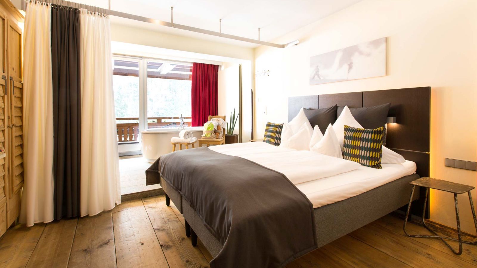 Luxury-ski-hotel-St. Anton-Antoner Hof-Grand Suite.jpg