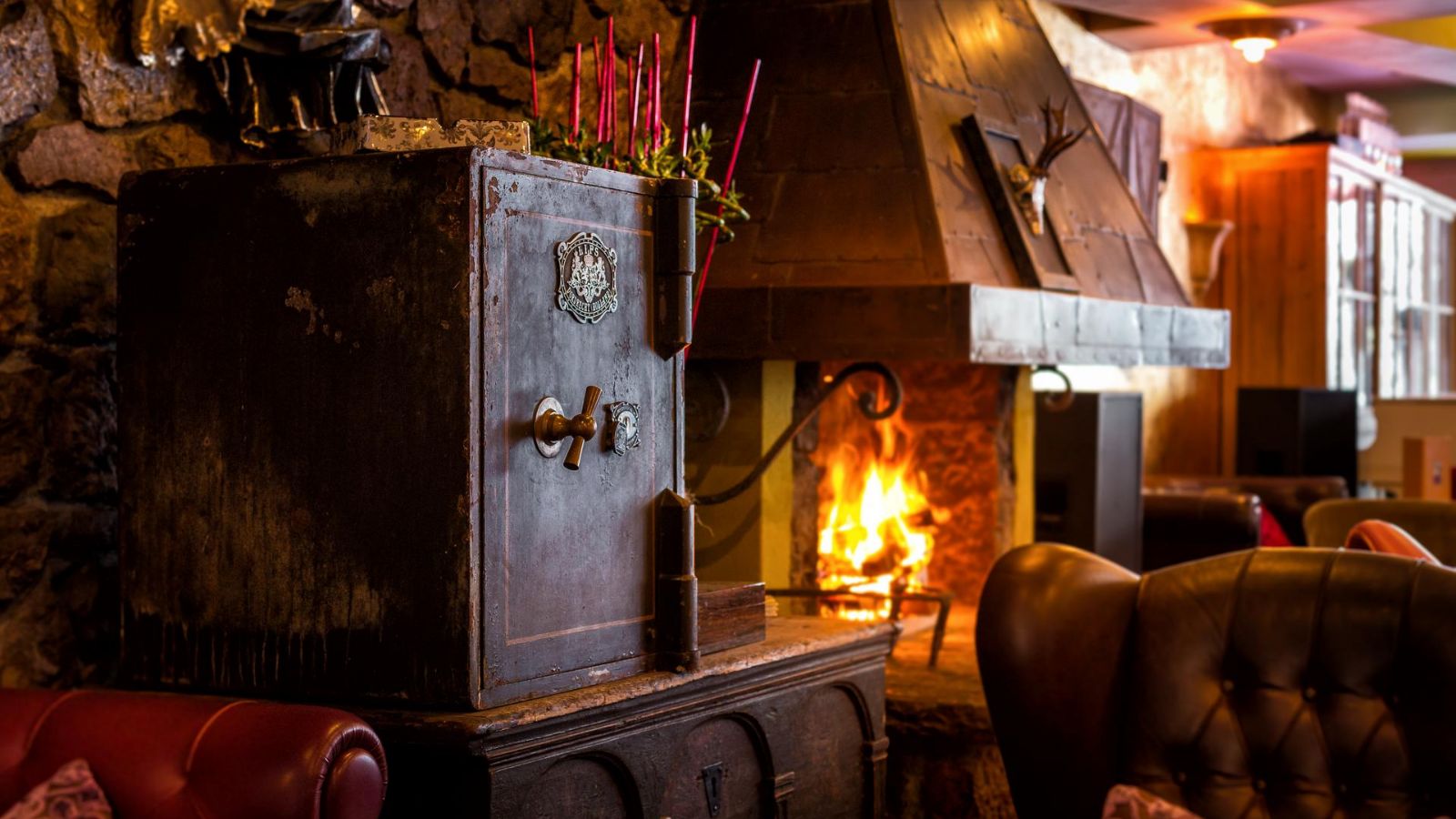 Luxury-ski-hotel-St. Anton-Antoner Hof-Lounge 1.jpg