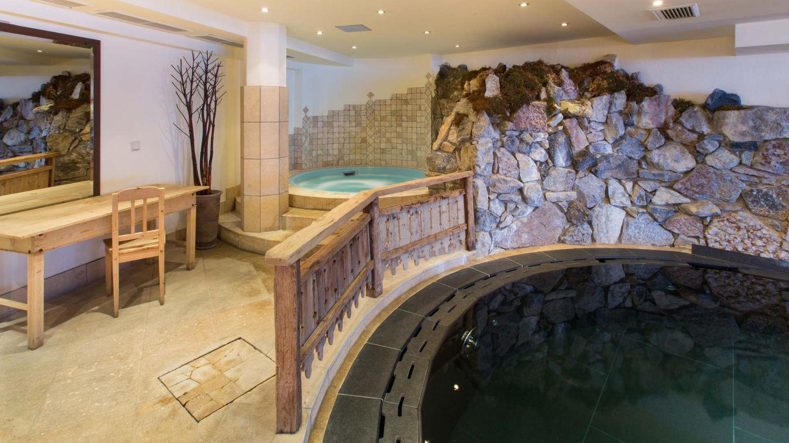 Luxury-ski-hotel-St. Anton-Antoner Hof-Pool 1.jpg