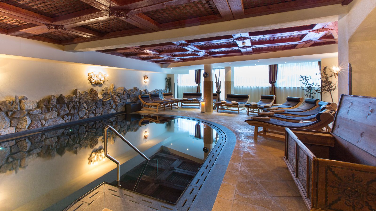 Luxury-ski-hotel-St. Anton-Antoner Hof-Swimming Pool 2.jpg