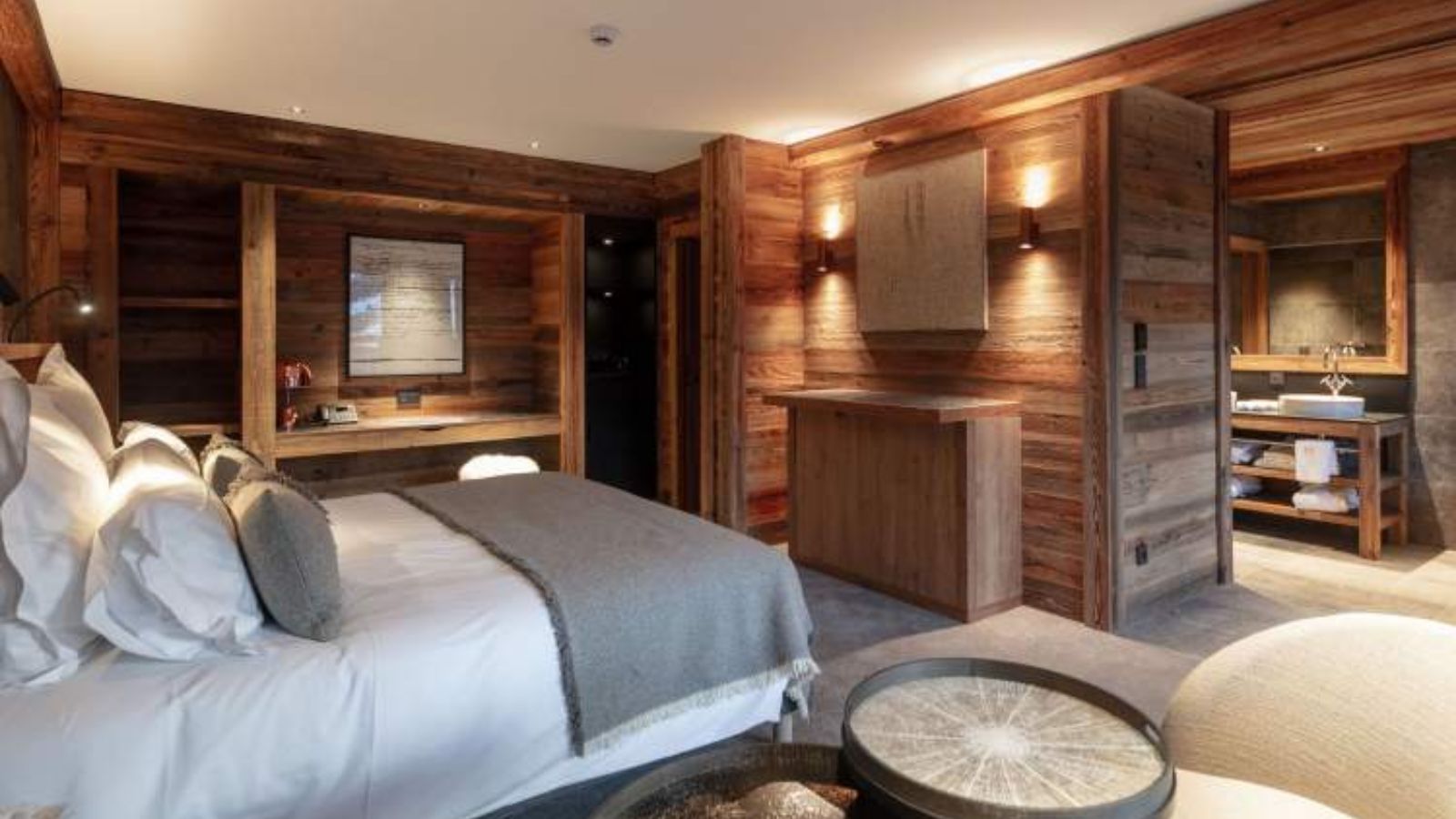 luxury-ski-hotel-mlodge-stmartin-oxfordski- bedroom2.jpeg