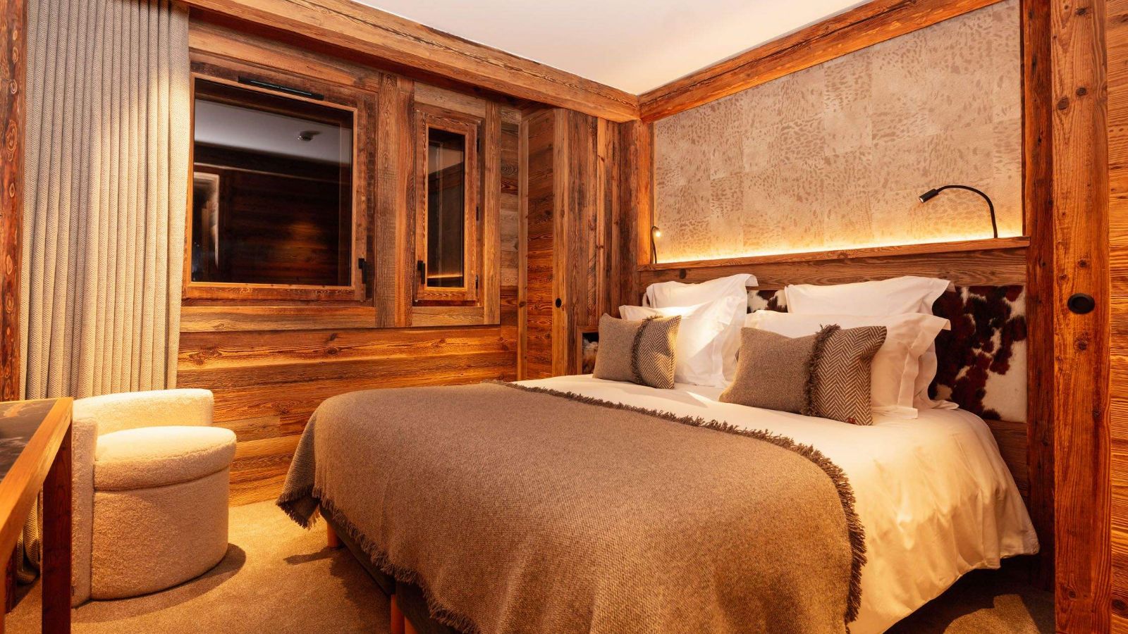 luxury-ski-hotel-mlodge-stmartin-oxfordski- bedroom3.jpeg