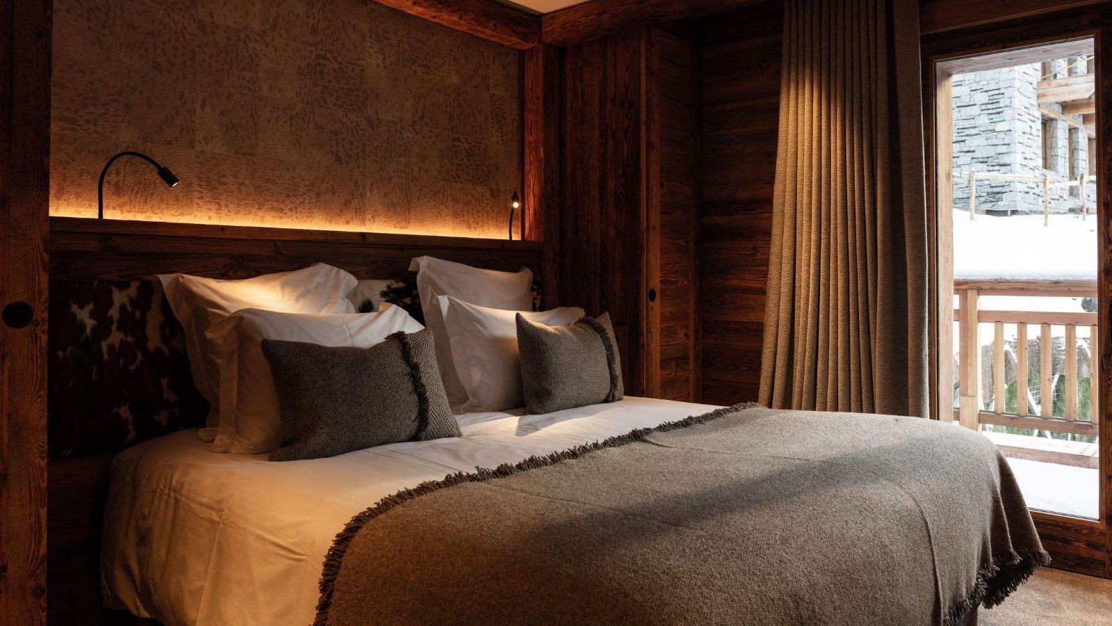 luxury-ski-hotel-mlodge-stmartin-oxfordski-bedroom1.jpeg