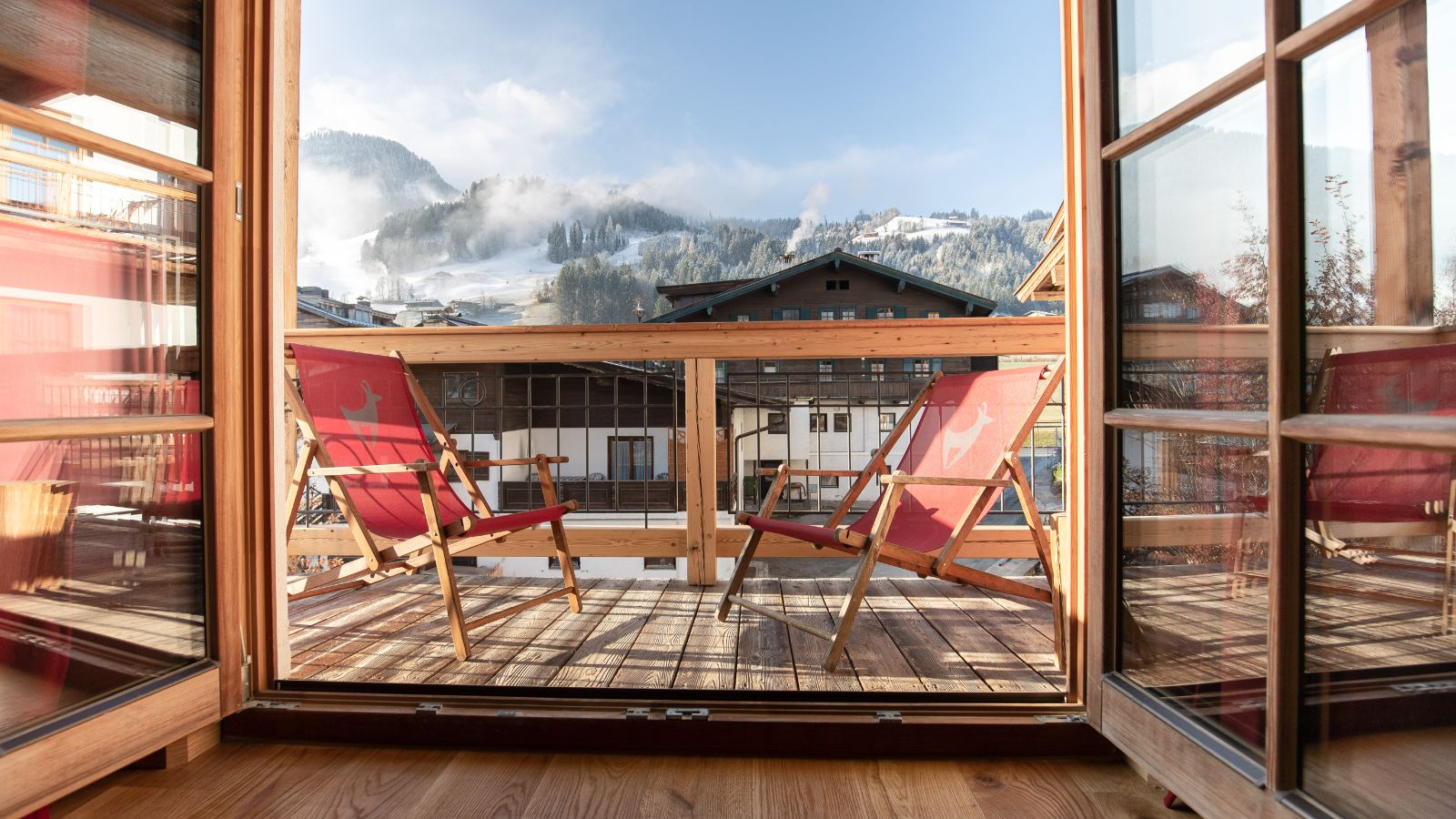 Luxury-ski-hotel-Kitzbuhel-Hotel Kitzhof-Oxford-Ski-Balcony .jpg