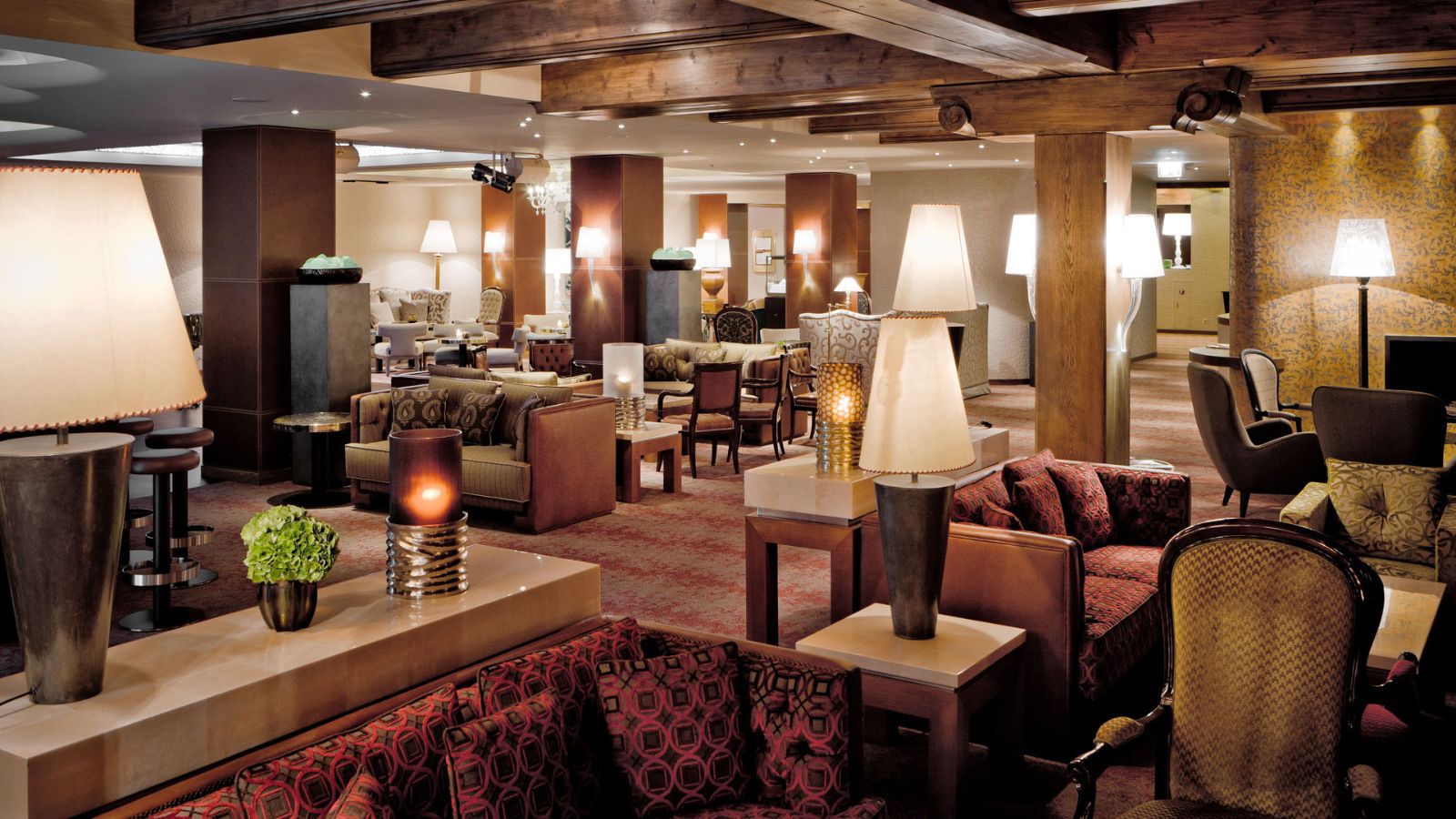 Luxury-ski-hotel-Arosa-Tschuggen Grand hotel-Oxford-Ski-Salon.jpg