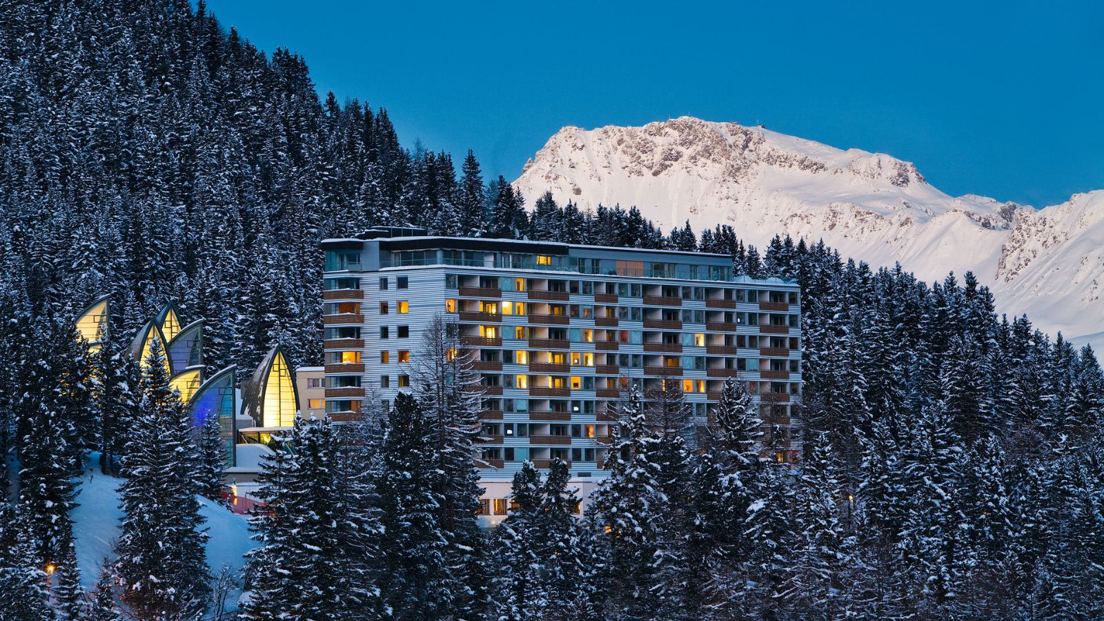 Luxury-ski-hotel-Arosa-Tschuggen Grand hotel-Oxford-Ski-exterior winter.jpg