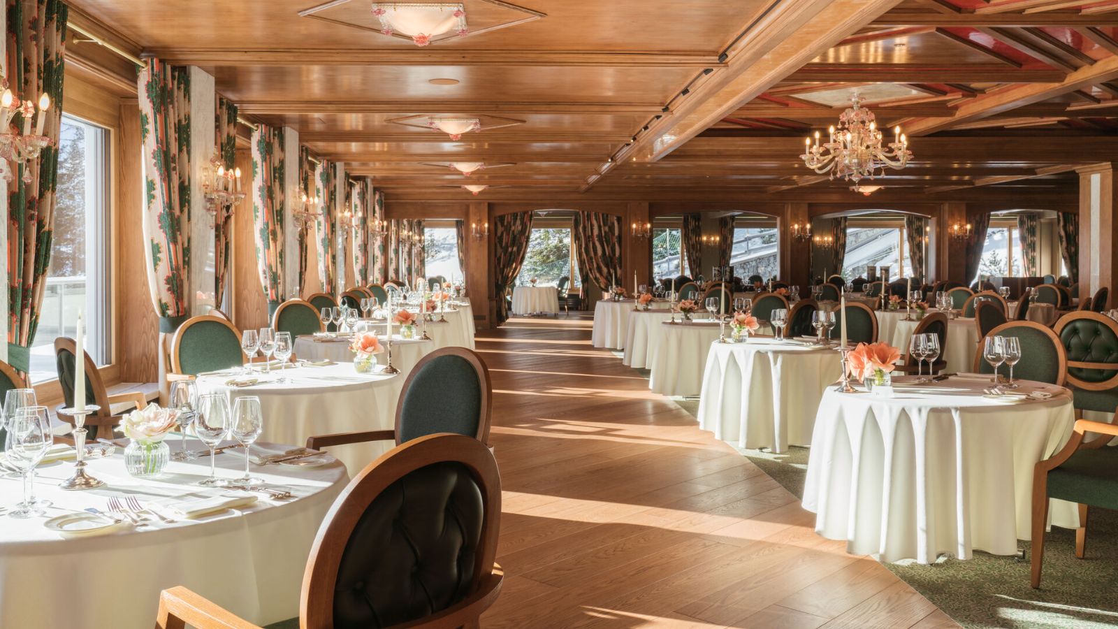 Luxury-ski-hotel-Arosa-Tschuggen Grand hotel-Oxford-Ski-Restaurant .jpg