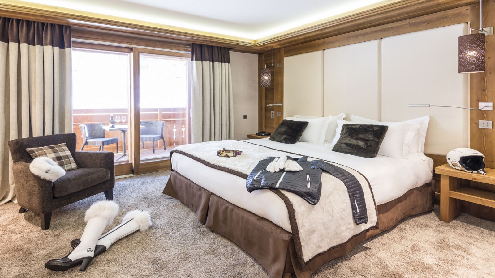 Luxury-ski-hotel-Meribel-Le Kaila-Oxford-Ski-bedroom(1).jpg