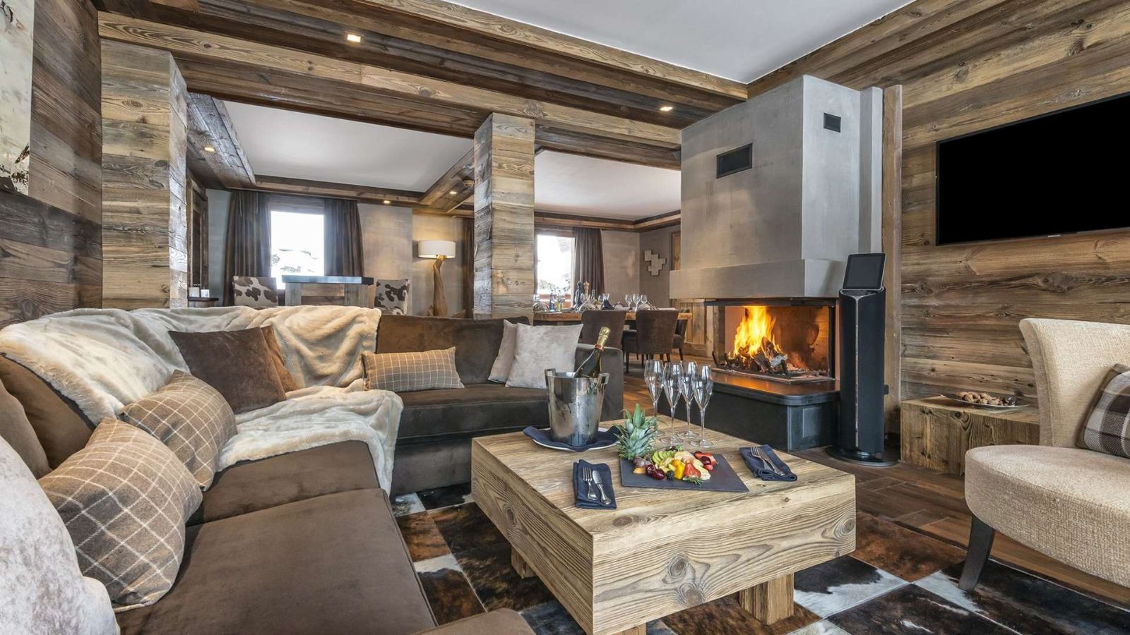Luxury-ski-hotel-Meribel-Le Kaila-Oxford-Ski-Lounge(1).jpg