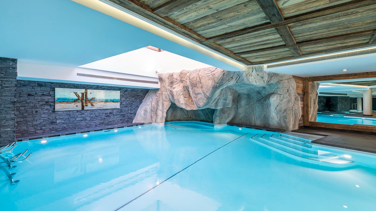 Luxury-ski-hotel-Meribel-Le Kaila-Oxford-Ski-Pool(1).jpg