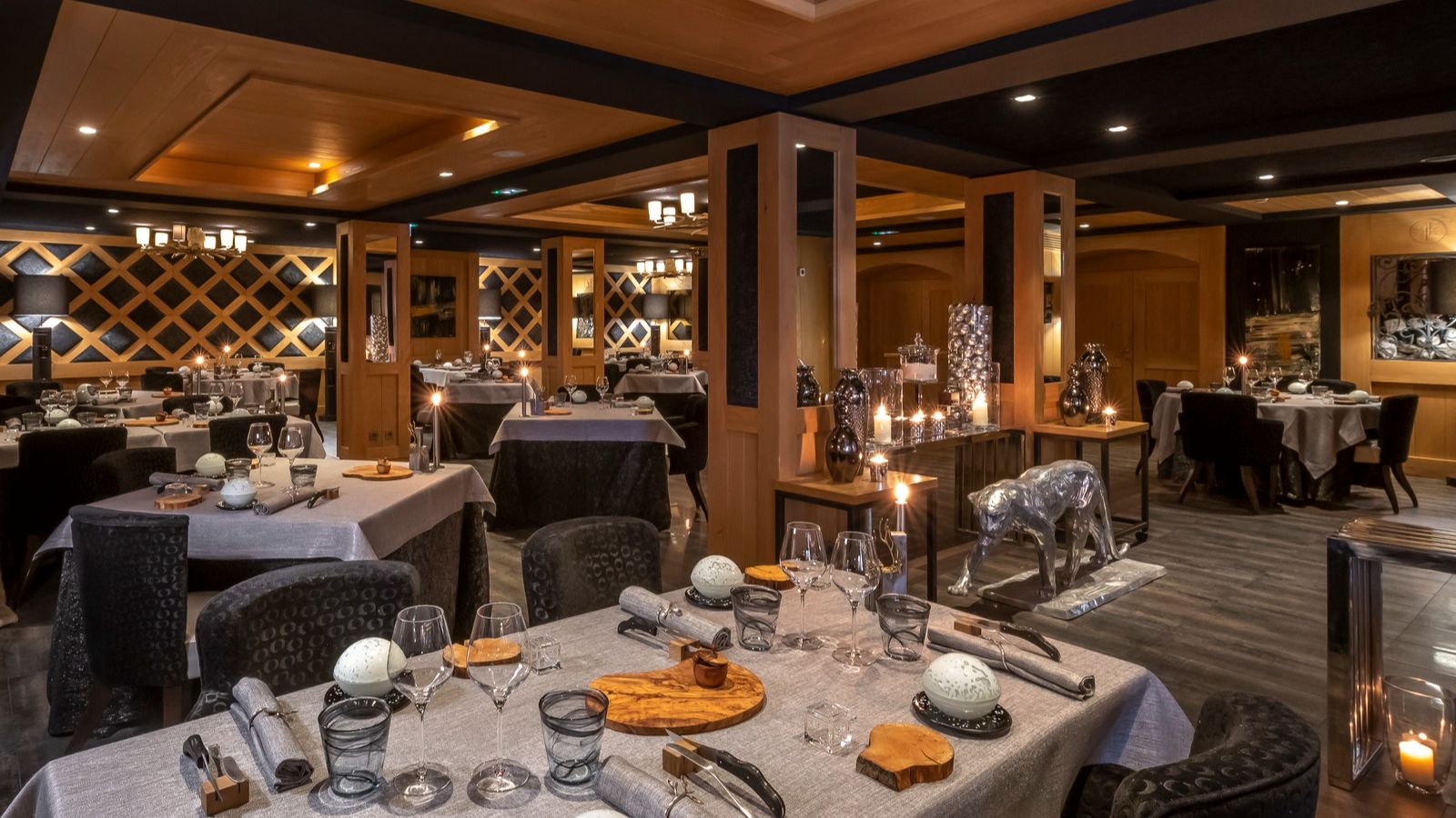 Luxury-ski-hotel-Meribel-Le Kaila-Oxford-Ski-Restaurant(1).jpg