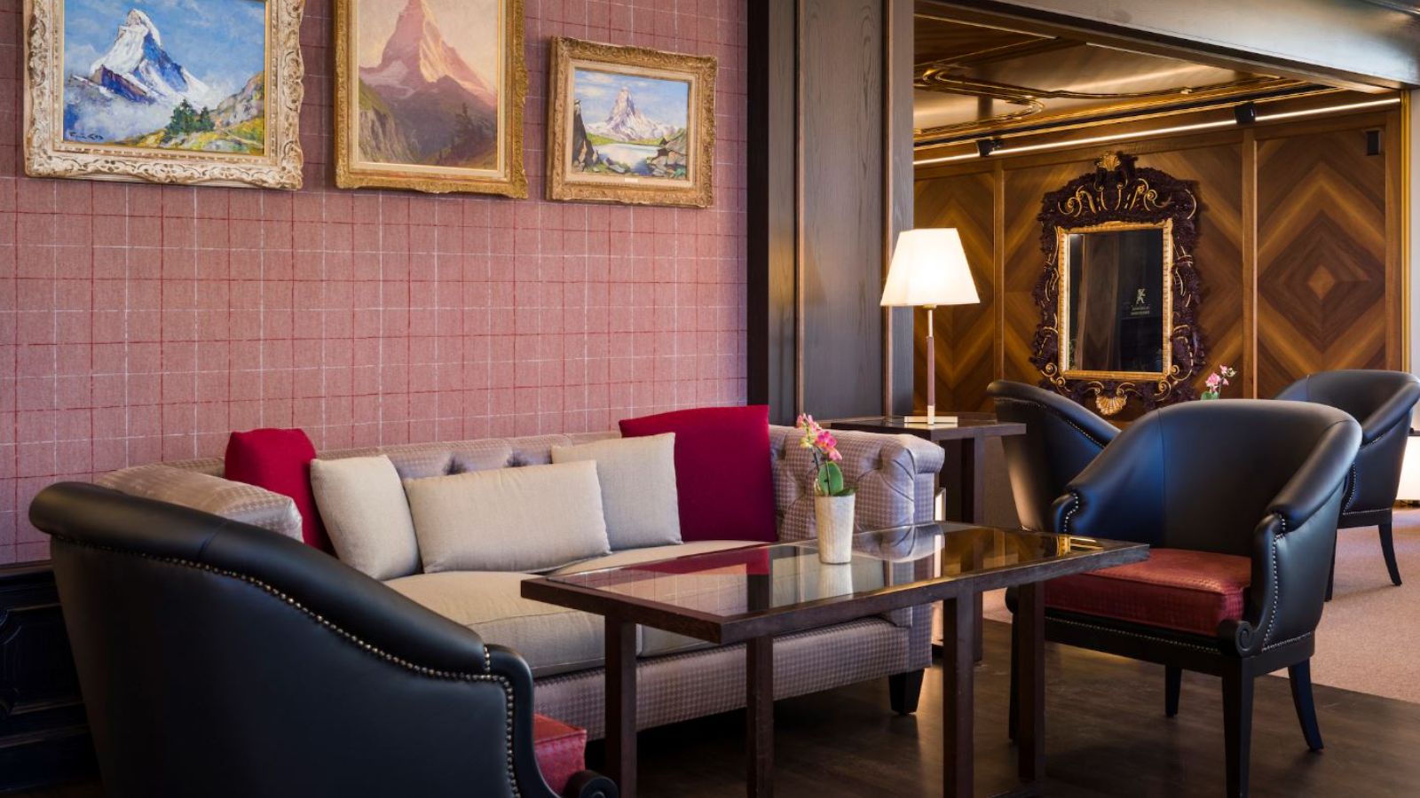 Luxury-ski-hotel-Zermatt-Zermatterhof-Oxford-Ski-Lounge.JPG