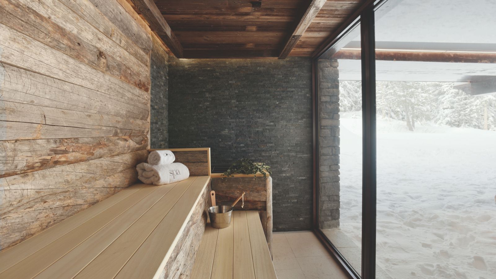 Oxford-Ski-Courchevel-Cheval-Blanc-Spa 1.jpg