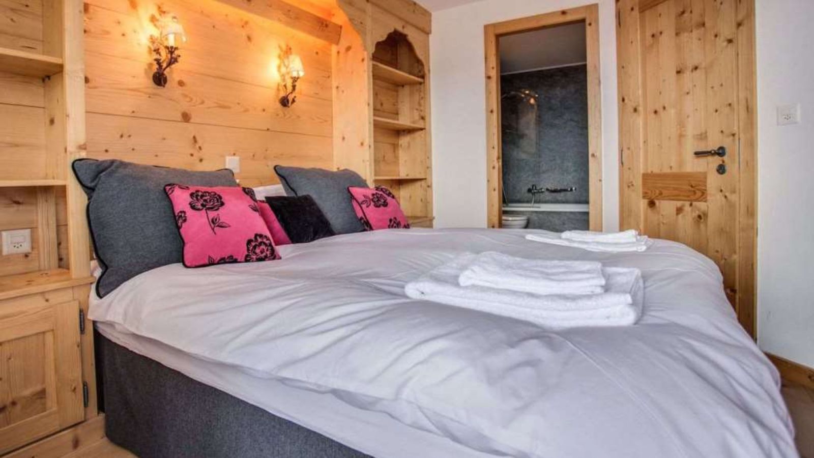 Luxury-ski-chalet-verbier-altiplano-osc-bedroom1.jpg