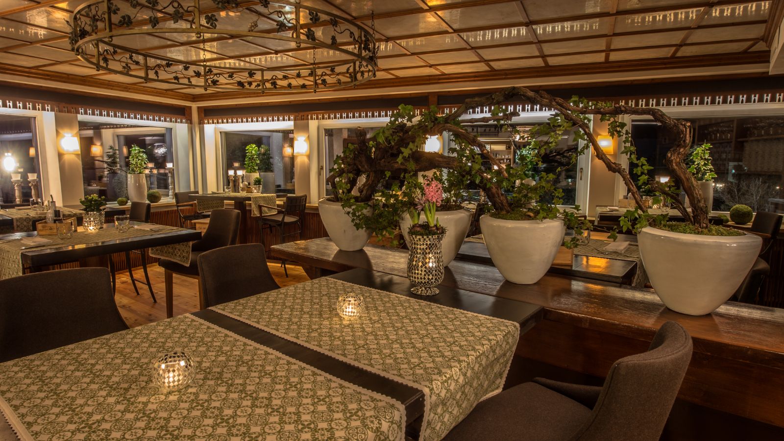 Oxford-Ski-San Cassiano-Ciasa Salares-Restaurant.jpg