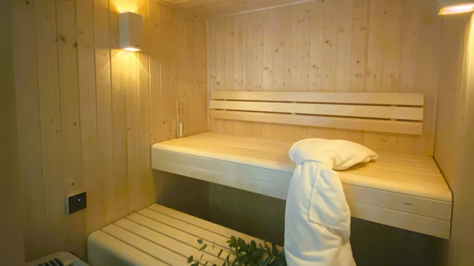 Luxury-Ski-chalet-Courchevel-1650-chalet-Centenary-Oxford-Ski-Sauna.jpg