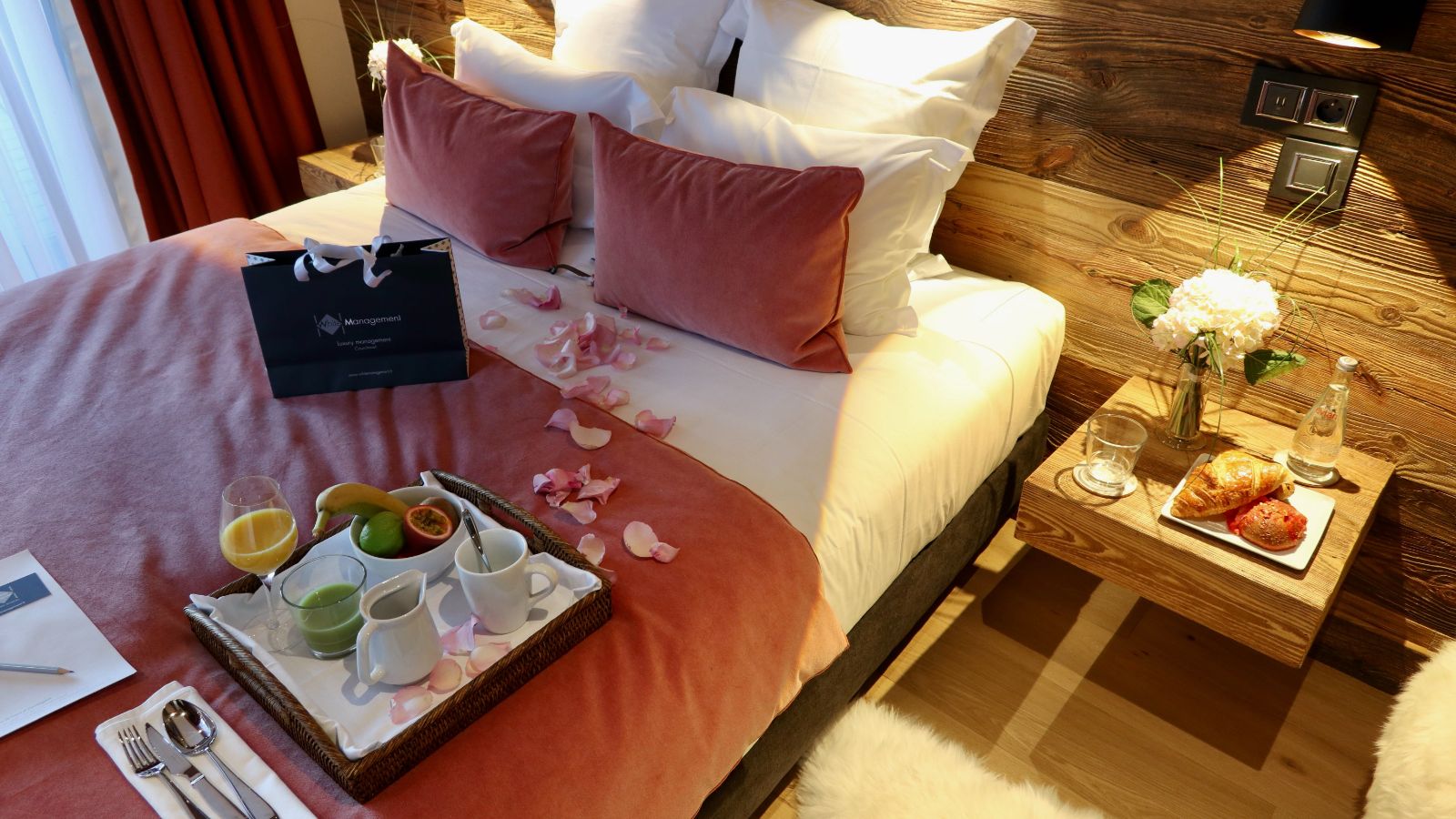 Luxury-ski-chalet-Courchevel 1650- Chalet Centenary-oxford-ski-Bedroom(1).JPG