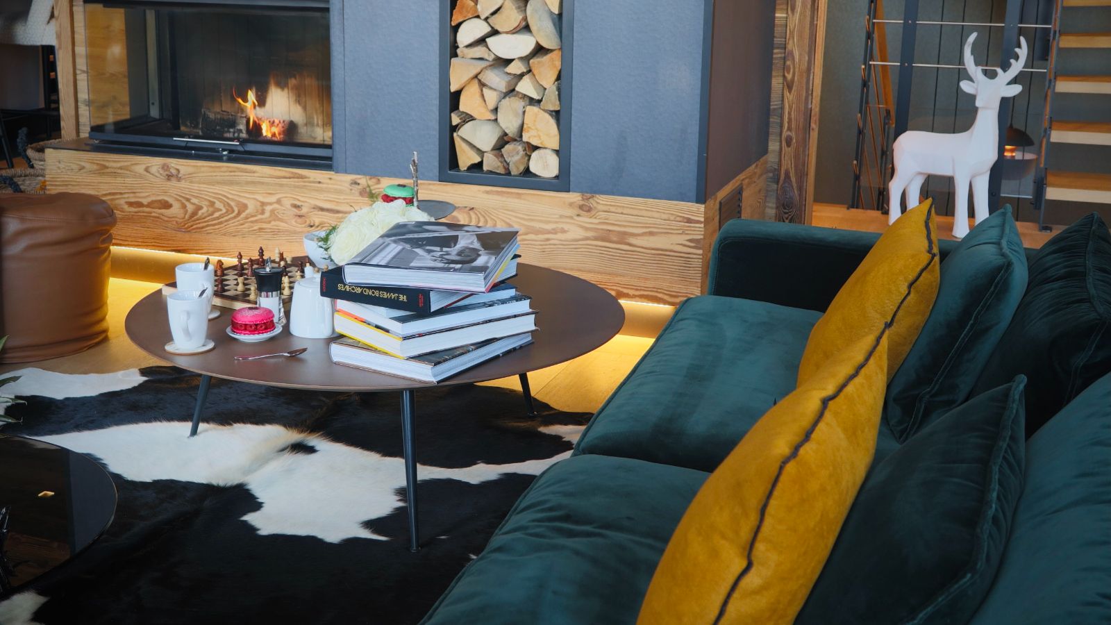 Luxury-ski-chalet-Courchevel 1650- Chalet Centenary-oxford-ski-Lounge.JPG