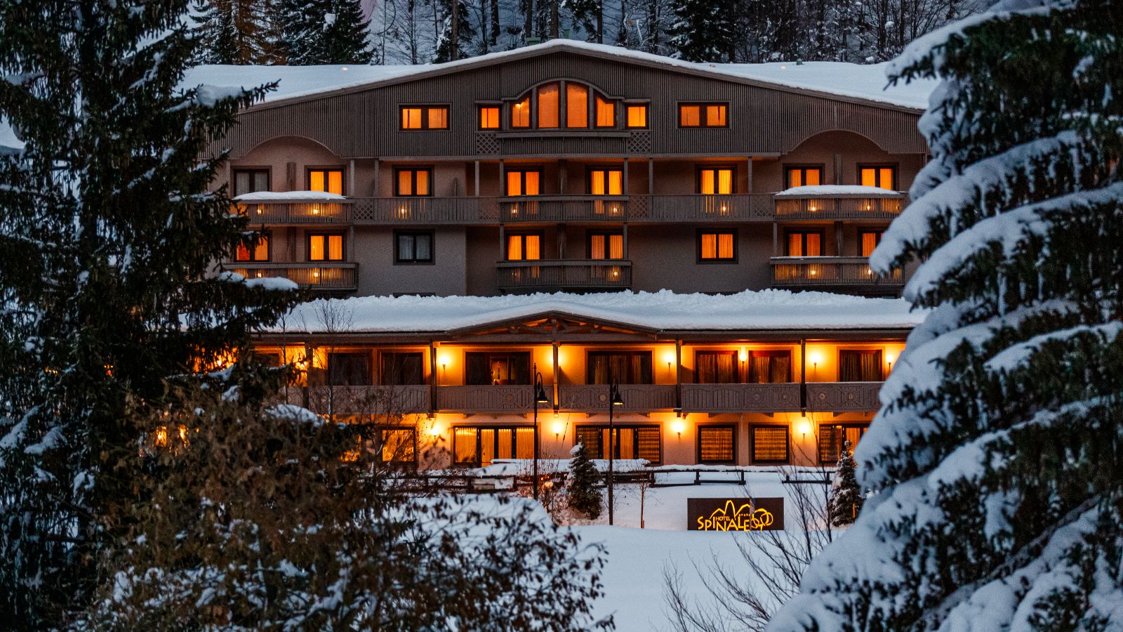 luxury-ski-hotel-madonna-di-campiglio-spinale-exterior.jpg