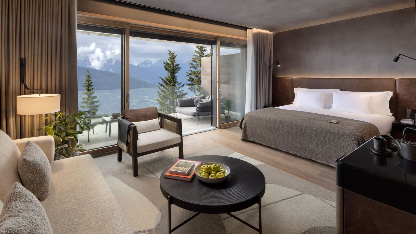 Luxury-Ski-Hotel-Crans-Montana-Six-Senses-Crans-Montana-Oxford-Ski-Bedroom (4).jpg